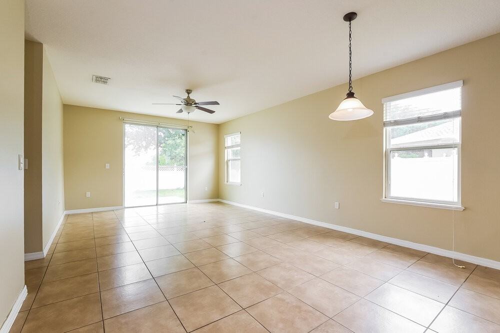121 Daigledog St - Photo 5 of 16