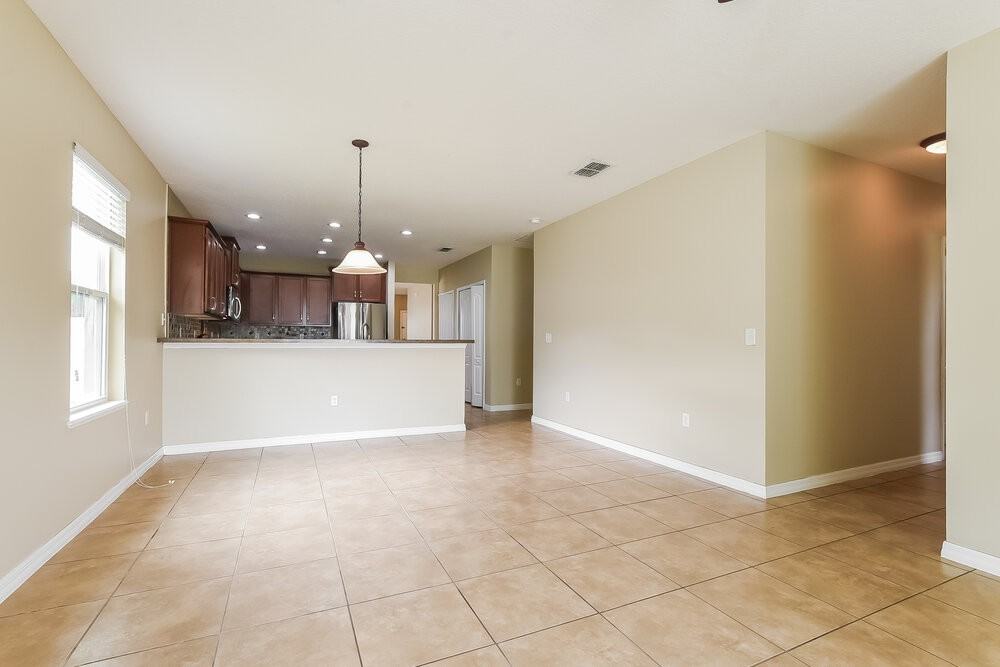 121 Daigledog St - Photo 7 of 16