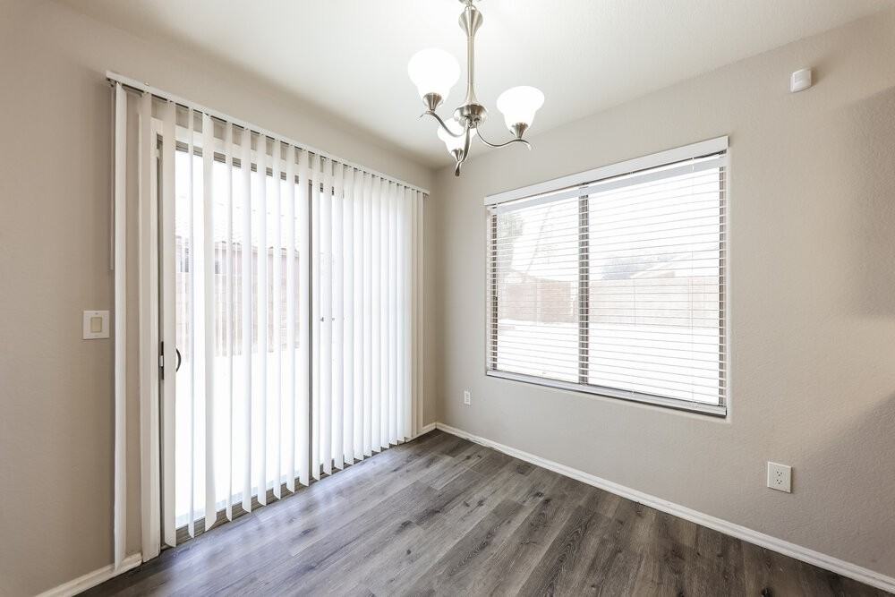 16231 W Moreland St - Photo 7 of 17