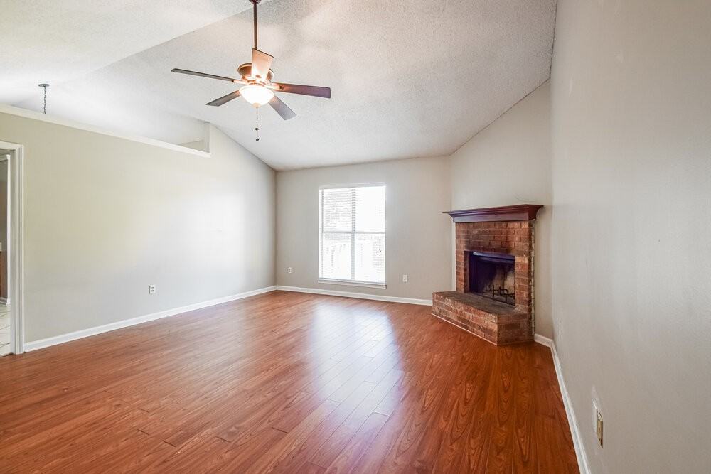10378 Yates Dr - Photo 4 of 16