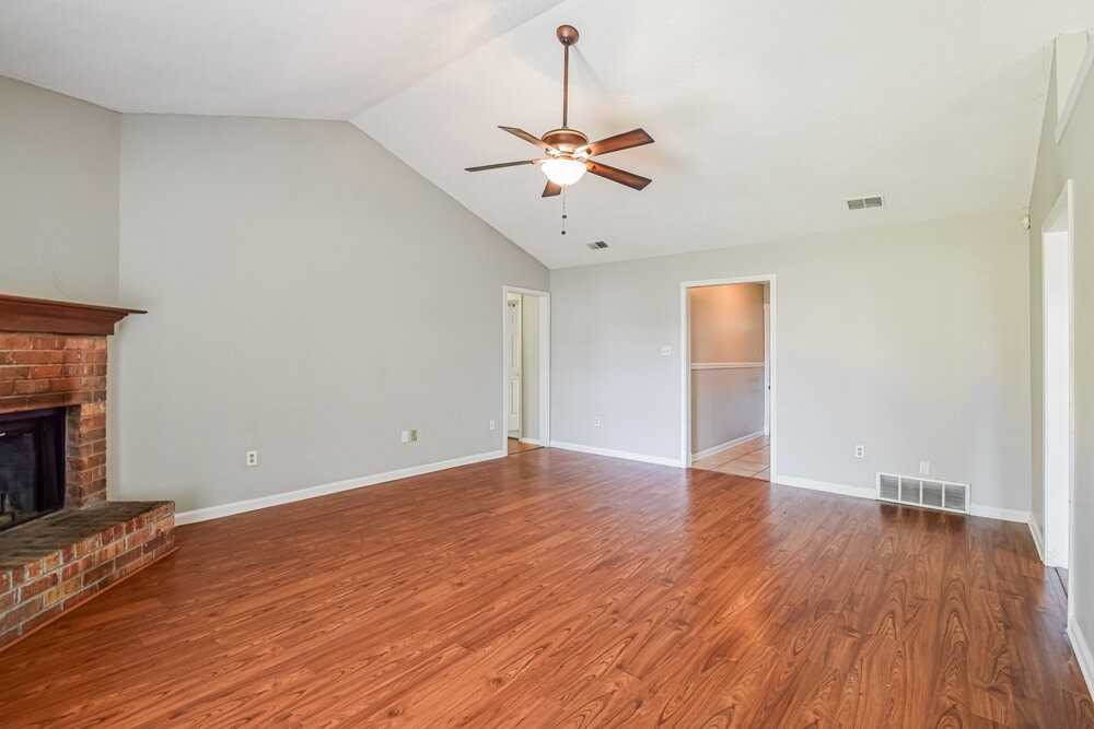 10378 Yates Dr - Photo 5 of 16