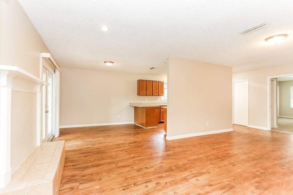 5381 Fremont St - Photo 4 of 16