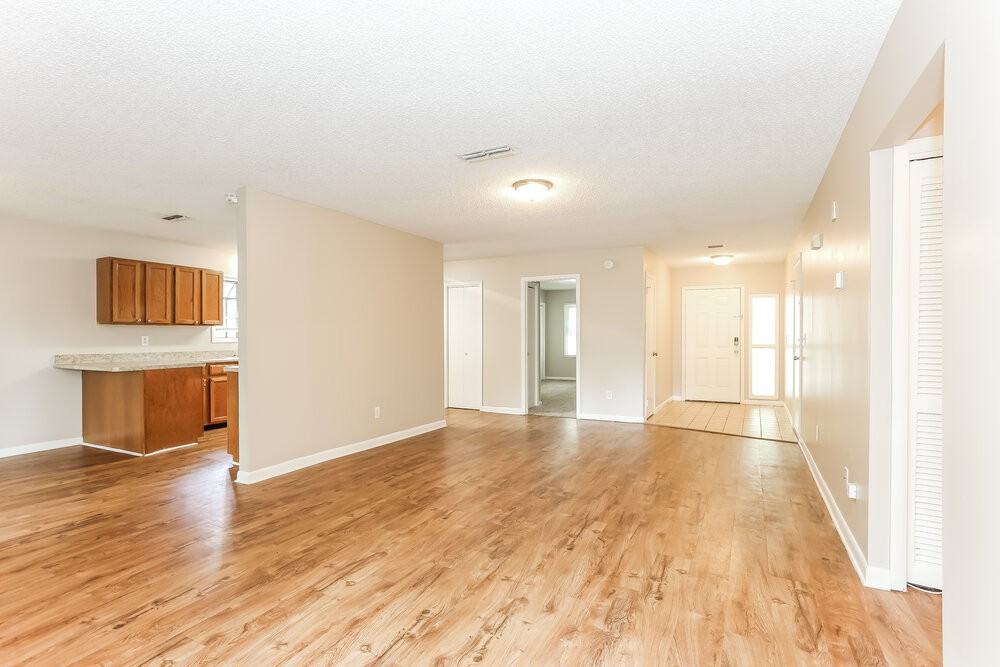 5381 Fremont St - Photo 5 of 16