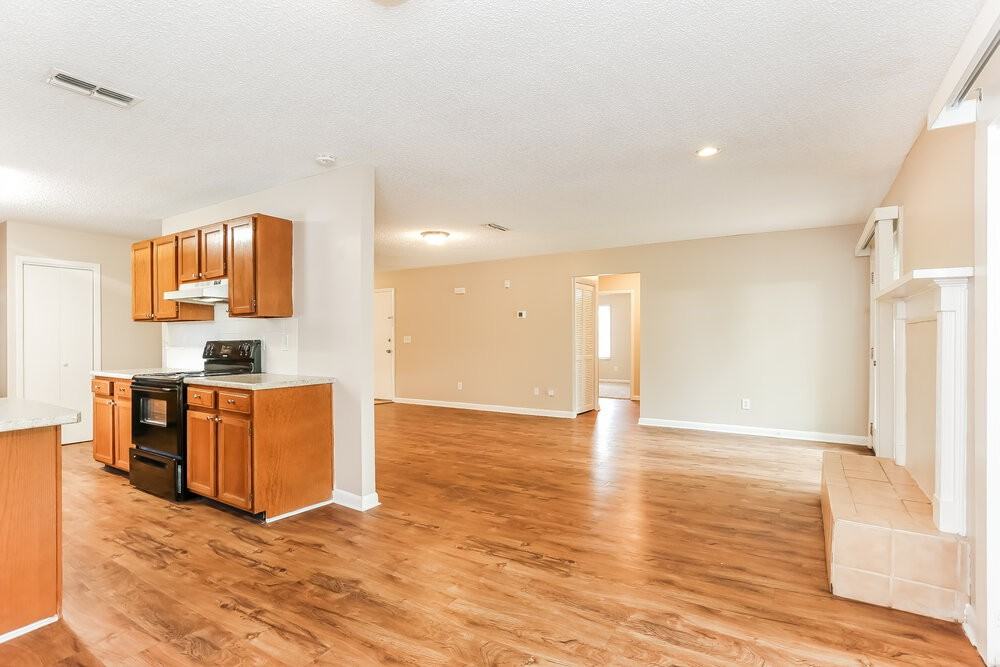 5381 Fremont St - Photo 6 of 16