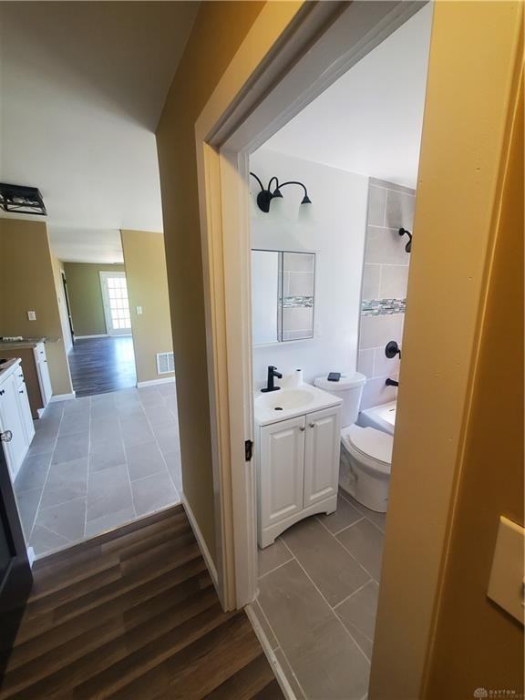 14 Maylan Dr #2 - Photo 4 of 15