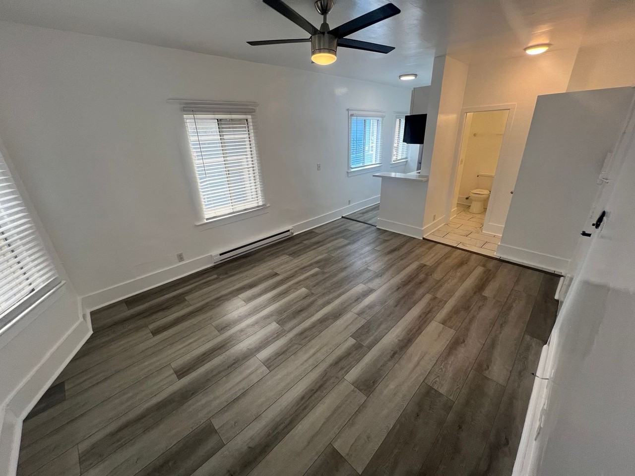 906 Pacific Ave - Photo 4 of 9