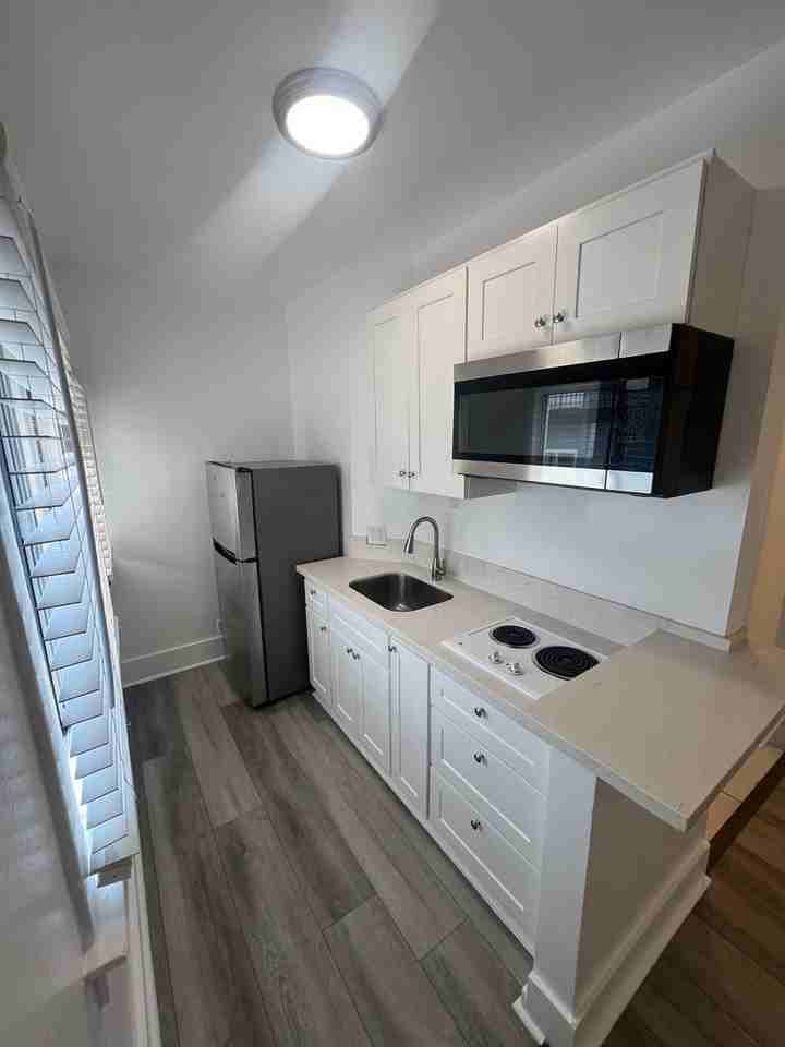 906 Pacific Ave - Photo 5 of 9
