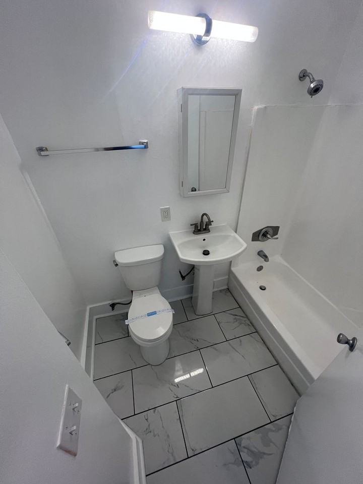 906 Pacific Ave - Photo 6 of 9