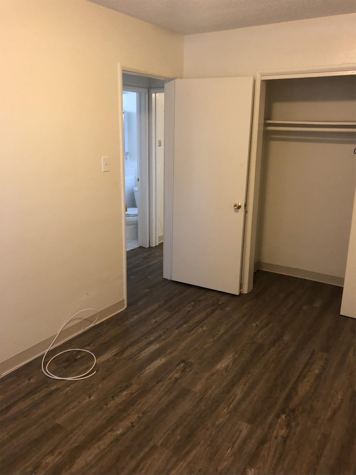 4547 11th St - Photo 4 of 12