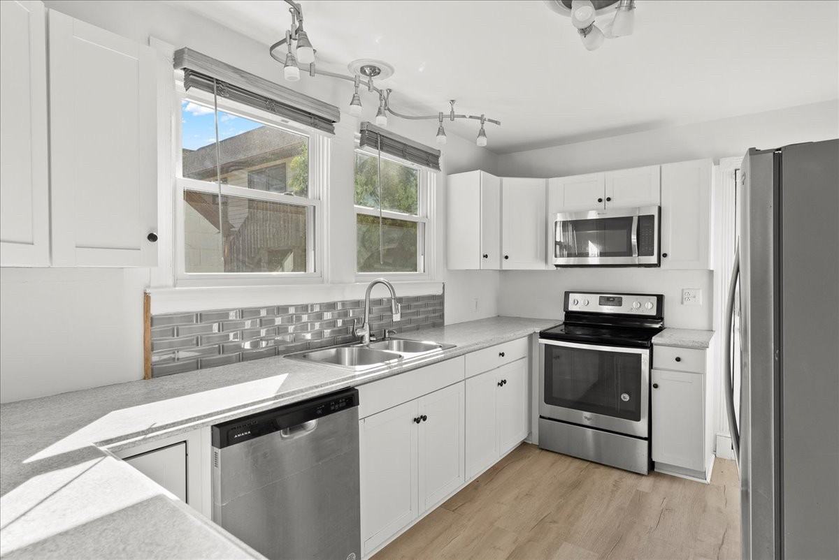 1006 Carlton Ave - Photo 6 of 20