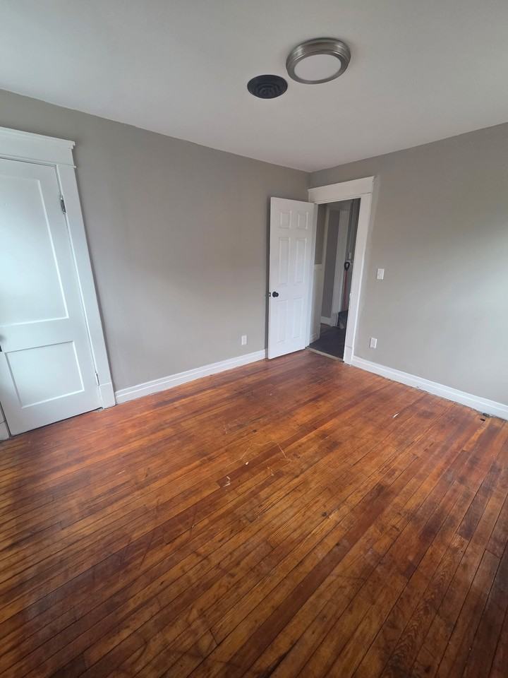 398 Dearborn St #2 - Photo 5 of 10