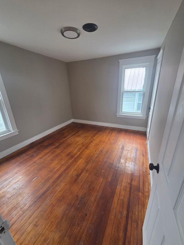 398 Dearborn St #2 - Photo 7 of 10
