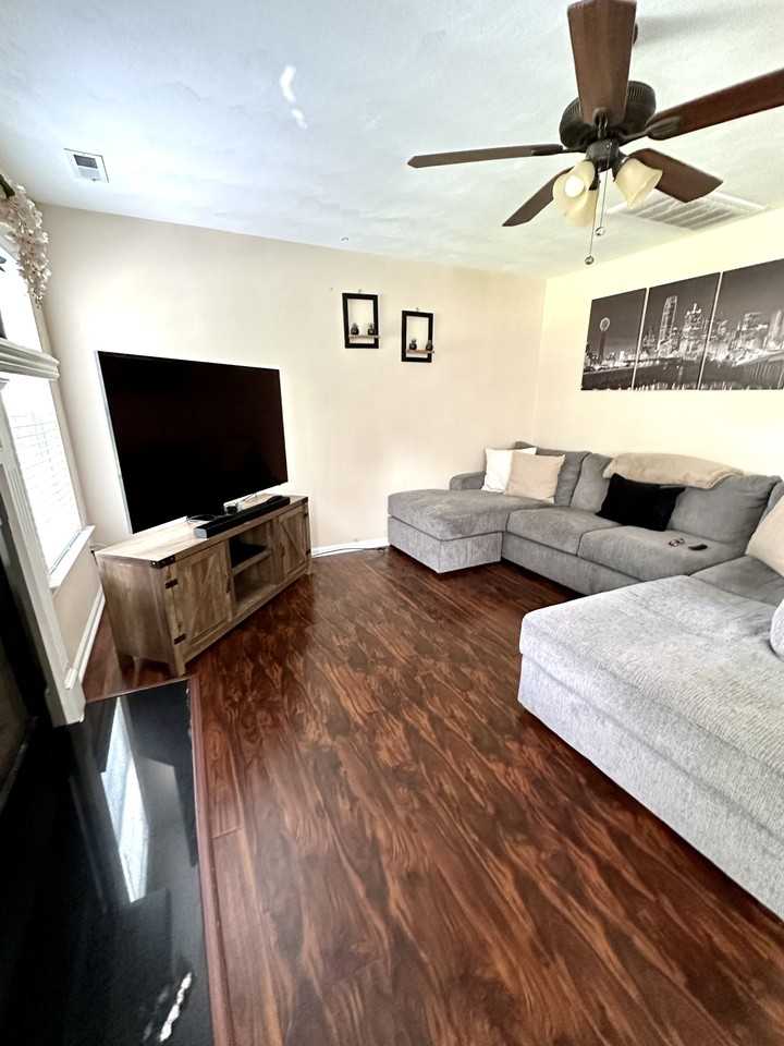 5123 Bute St #1 - Photo 3 of 17