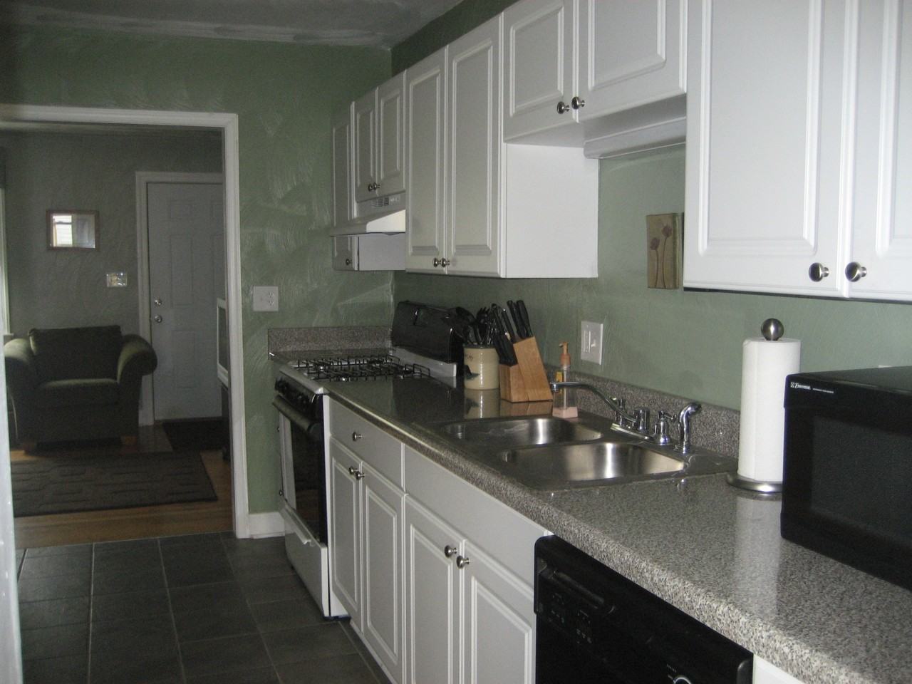 725B Carolina Ave #B - Photo 4 of 18