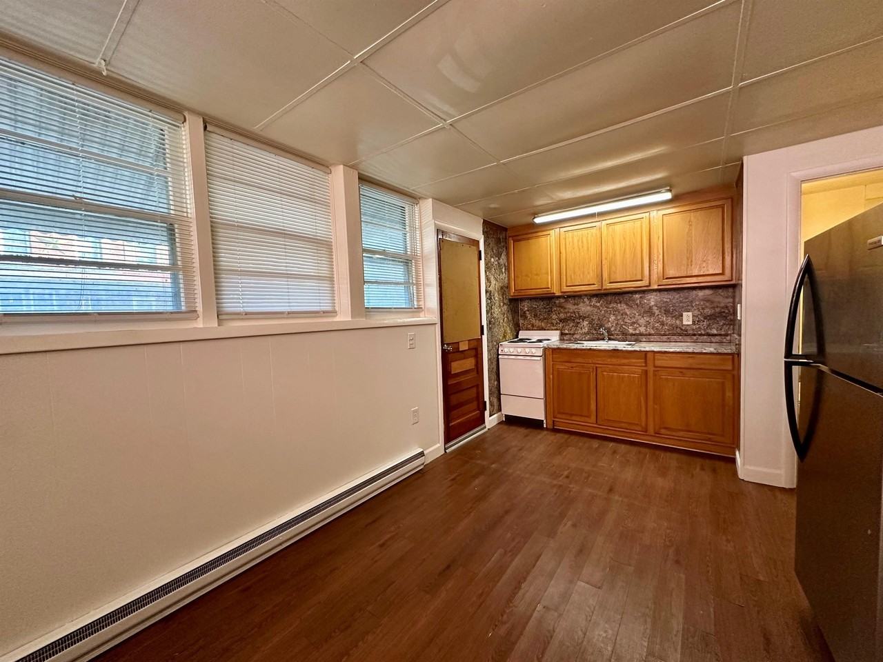 816 6th St #816 - Photo 4 of 9