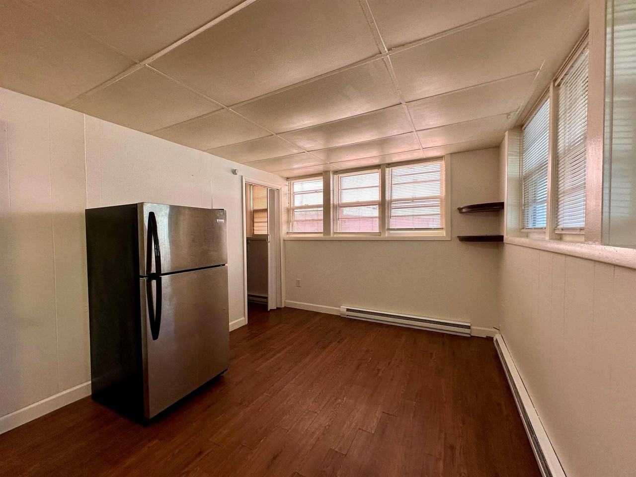 816 6th St #816 - Photo 5 of 9