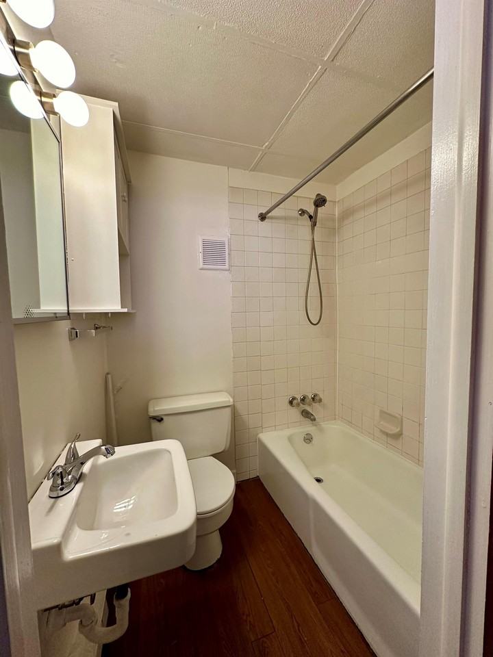816 6th St #816 - Photo 7 of 9