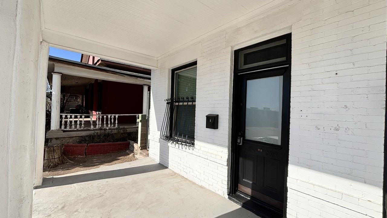 1509 E Yandell Dr #1 - Photo 2 of 16