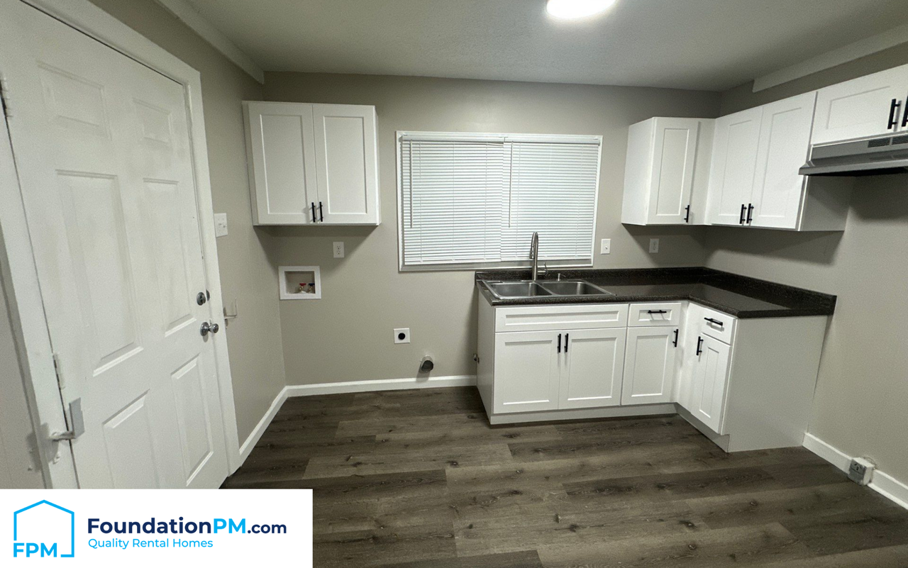 1711 S Sutton Dr #1 - Photo 3 of 12