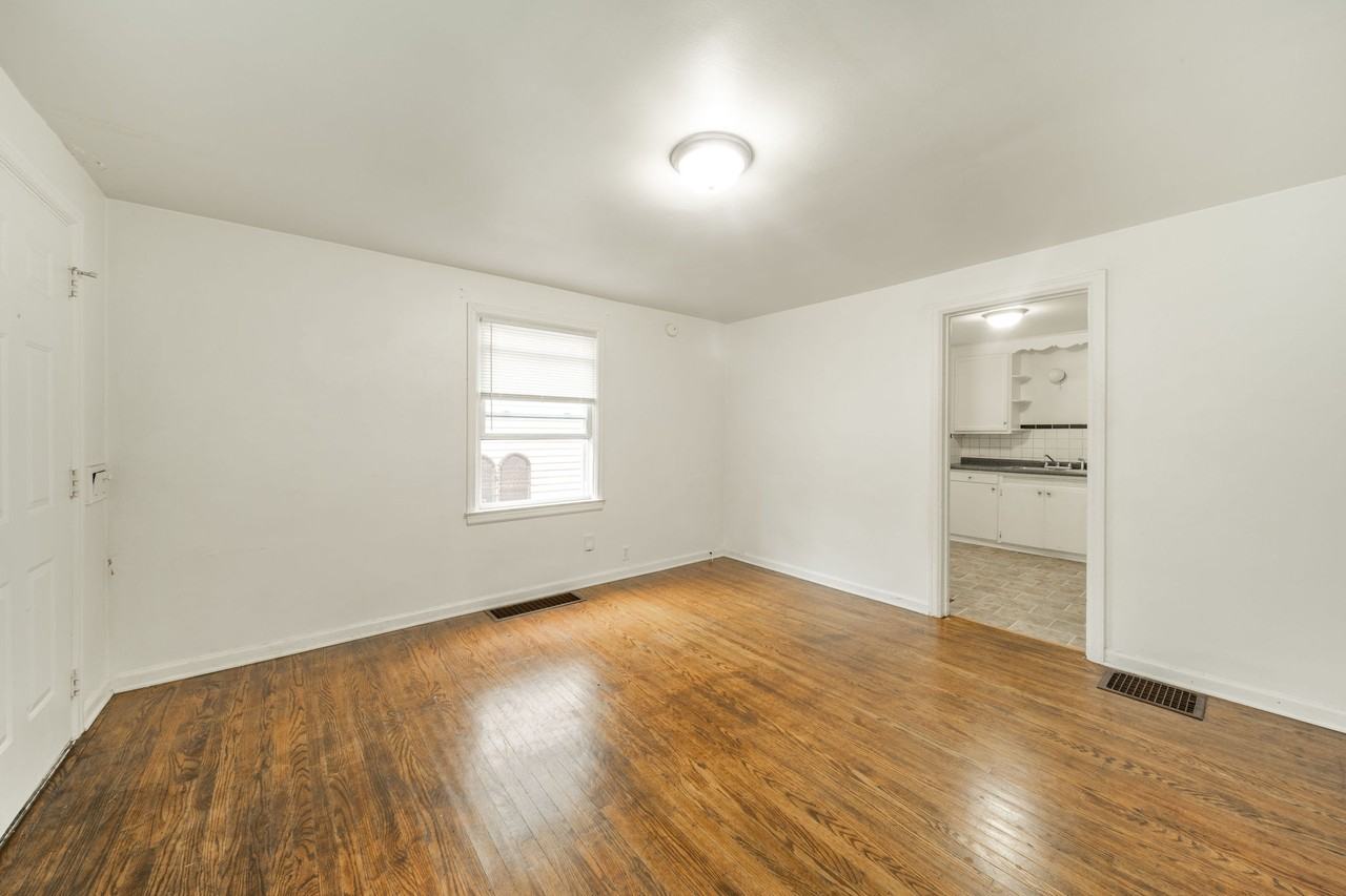 4326 Crittenden Ave #4326 - Photo 4 of 18