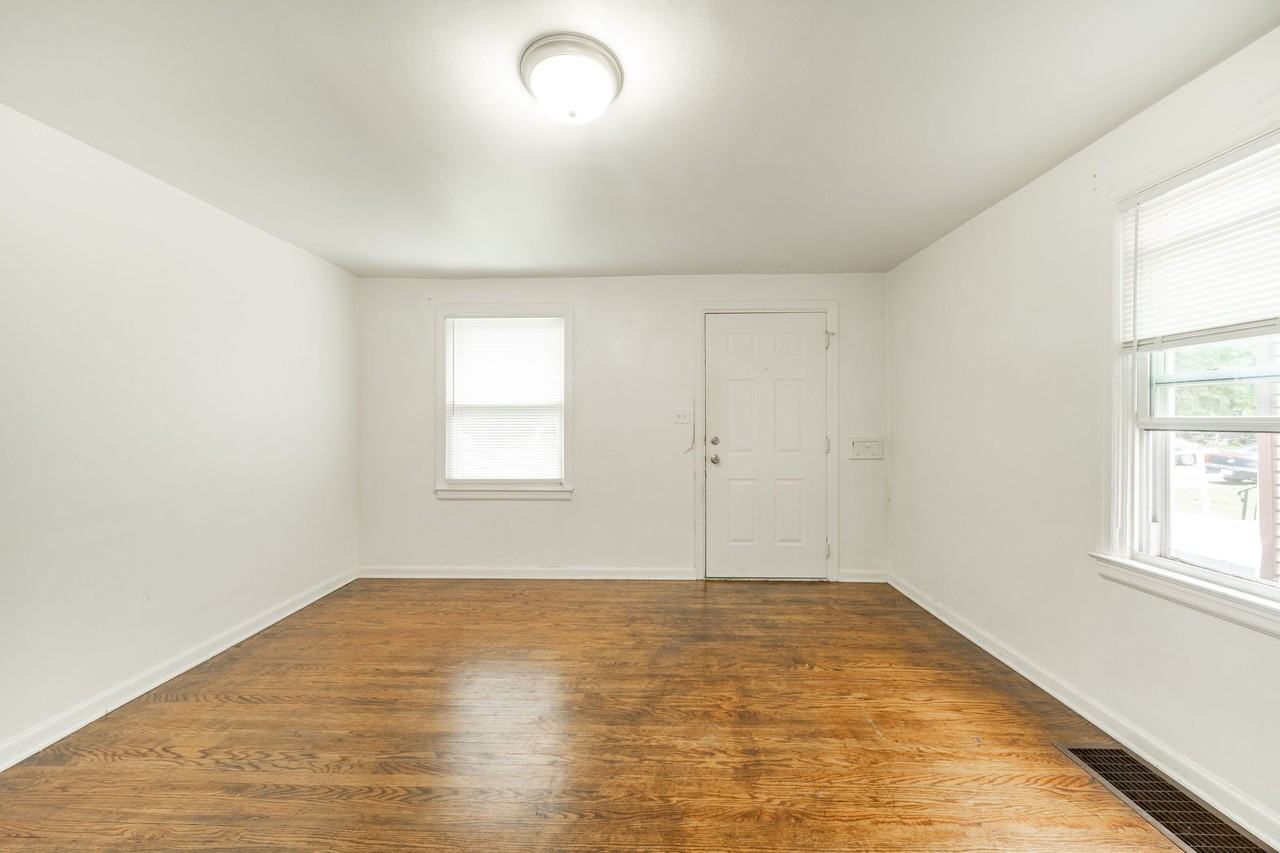 4326 Crittenden Ave #4326 - Photo 5 of 18
