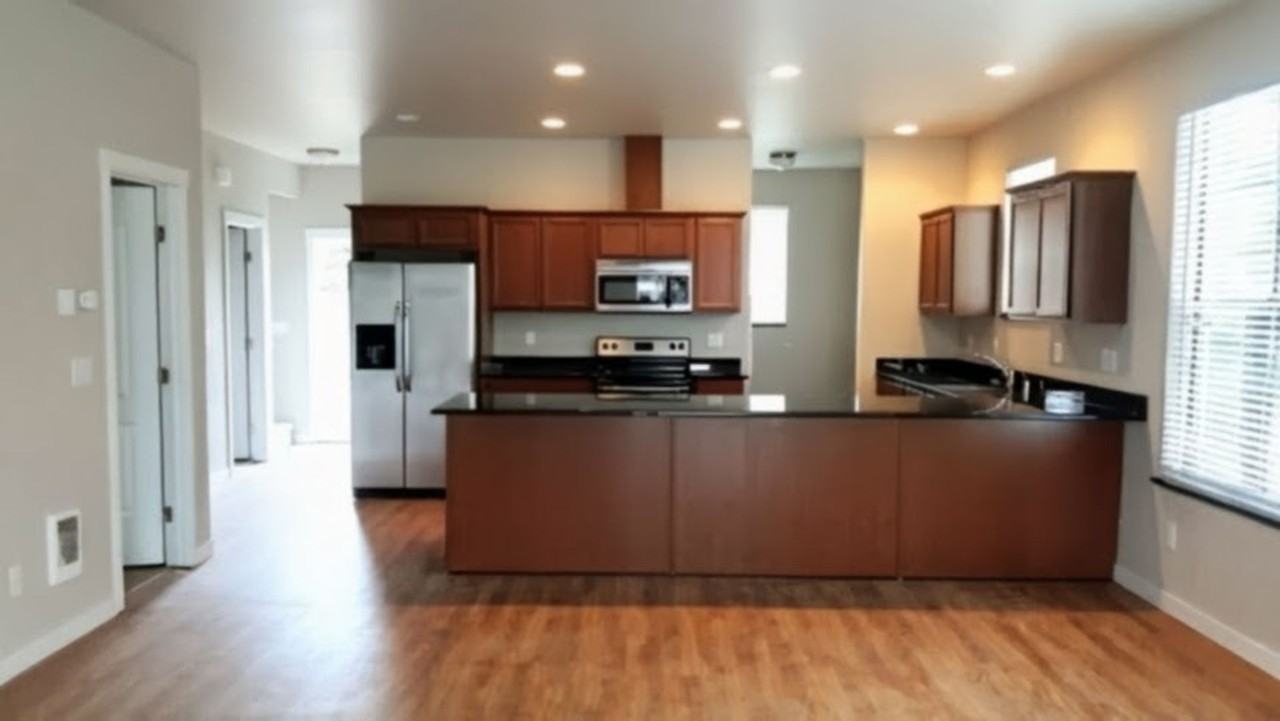 1631 Iron St - Photo 2 of 10