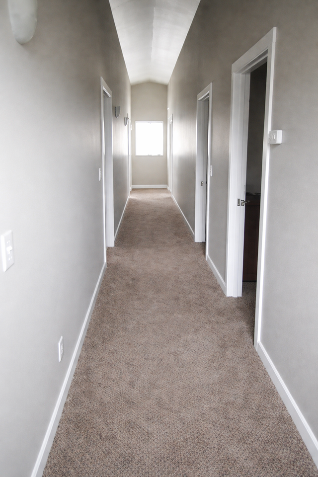 1631 Iron St - Photo 4 of 10