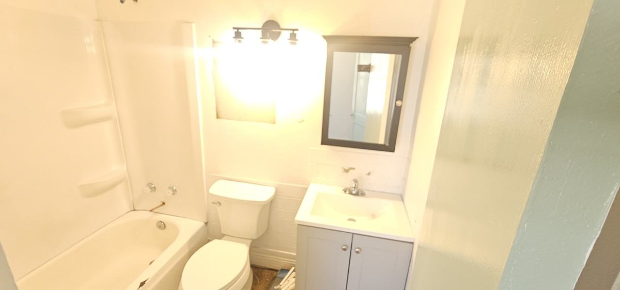 222 N Grange Ave #1 - Photo 4 of 10
