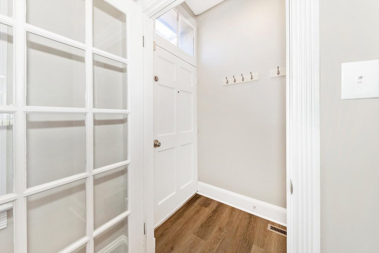 112 W All Saints St #114 - Photo 2 of 10