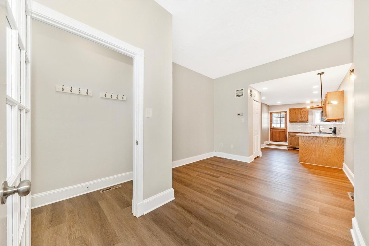 112 W All Saints St #114 - Photo 3 of 10