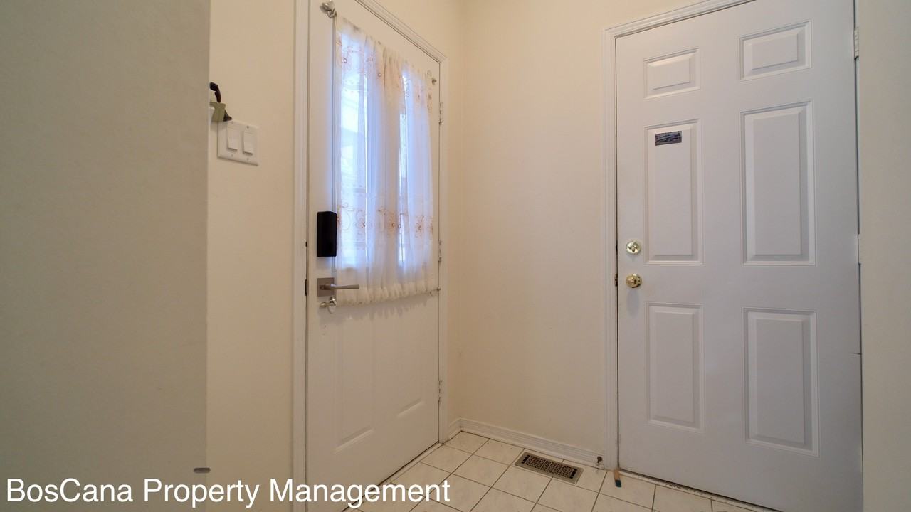 6 Crystal Park Cres #1 - Photo 3 of 24