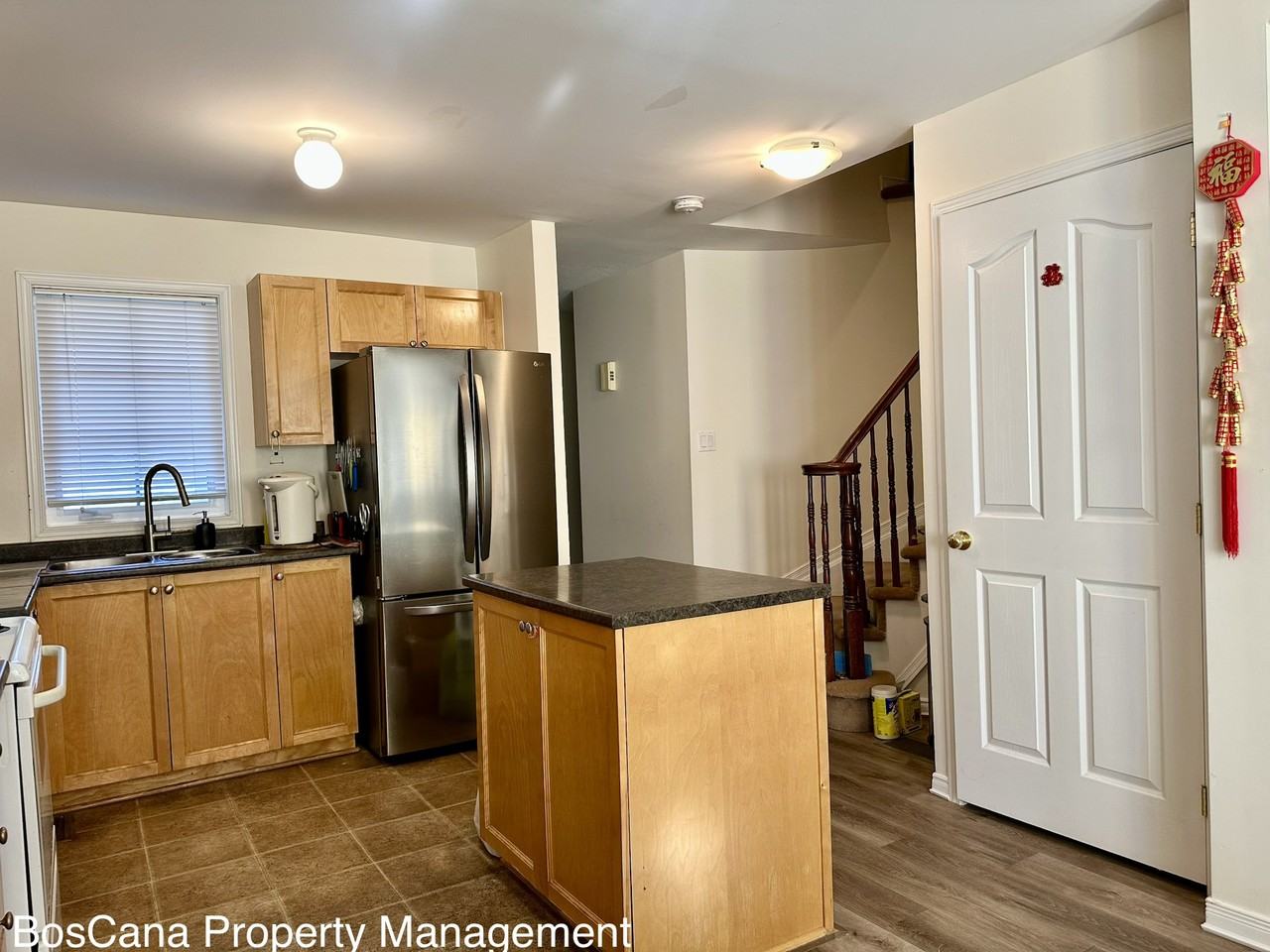 6 Crystal Park Cres #1 - Photo 5 of 24