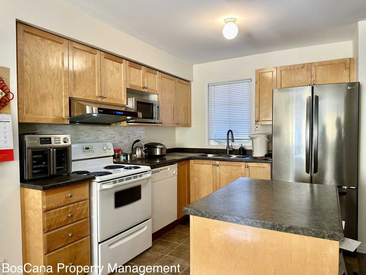6 Crystal Park Cres #1 - Photo 6 of 24