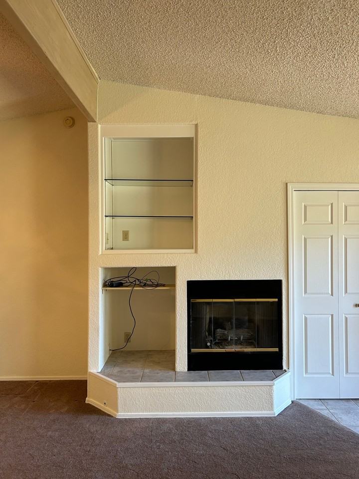 1331 E Parkway Dr #1 - Photo 3 of 16