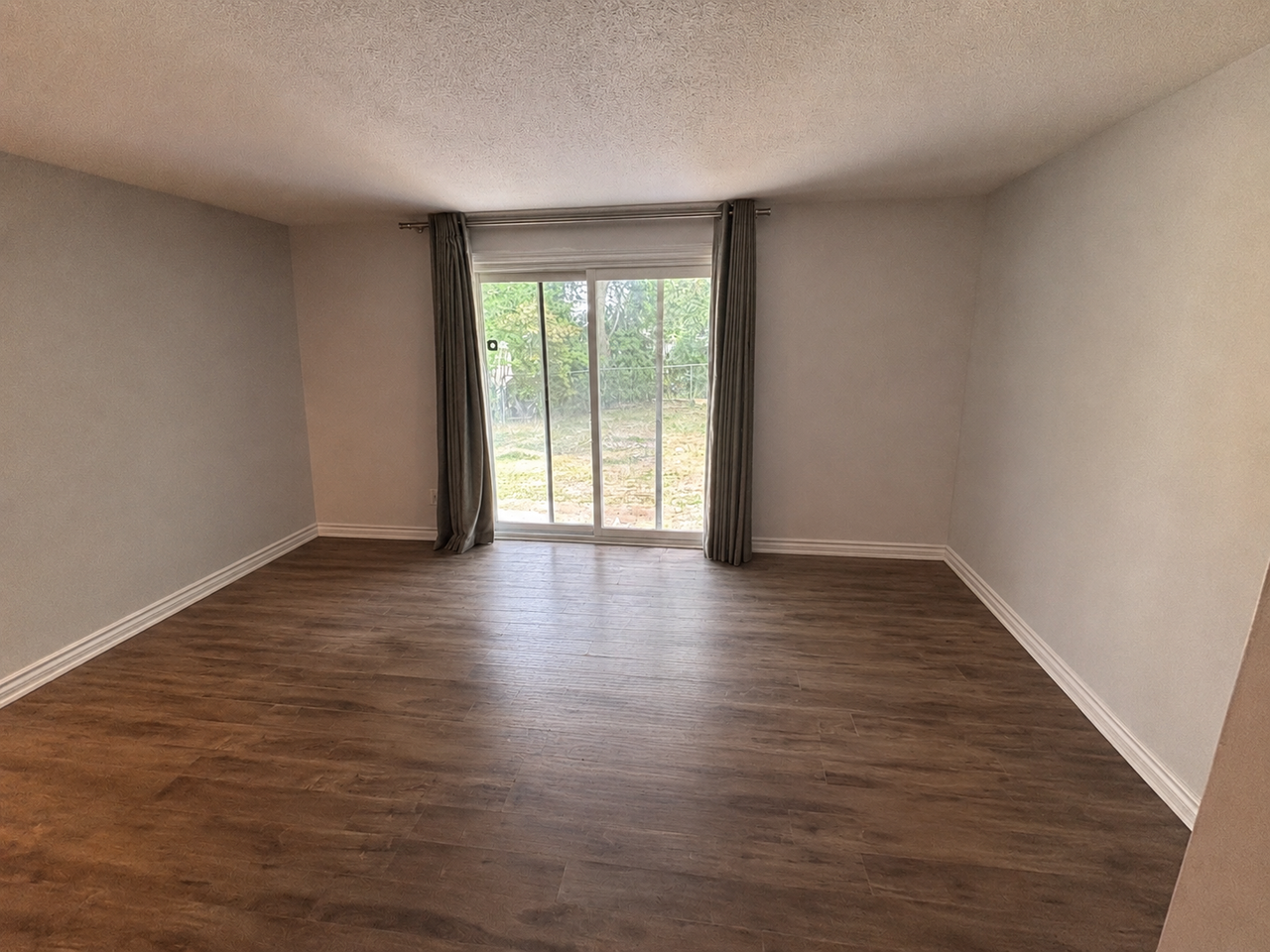325 11-325 Erb Street West #11 - Photo 4 of 11