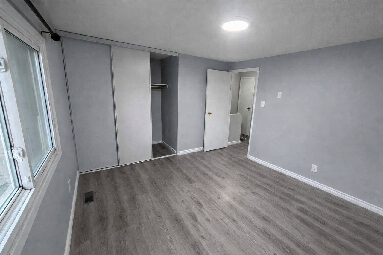325 11-325 Erb Street West #11 - Photo 7 of 11