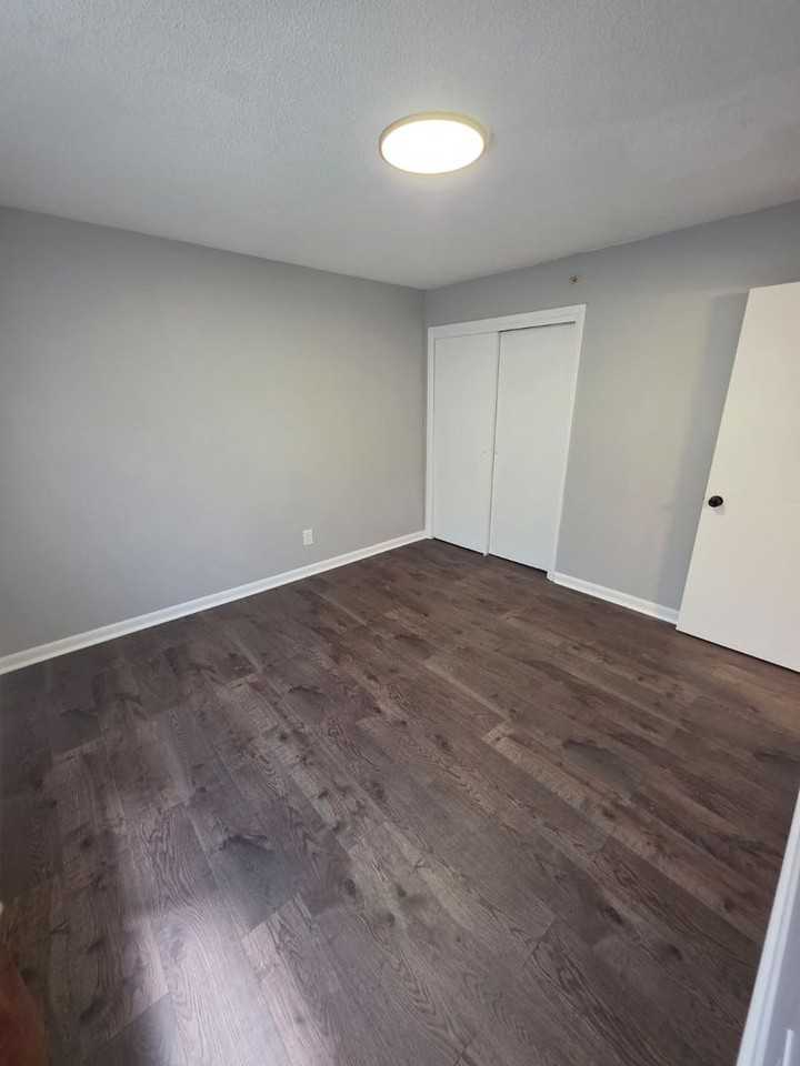 640 Glendale Pl Se - Photo 3 of 20