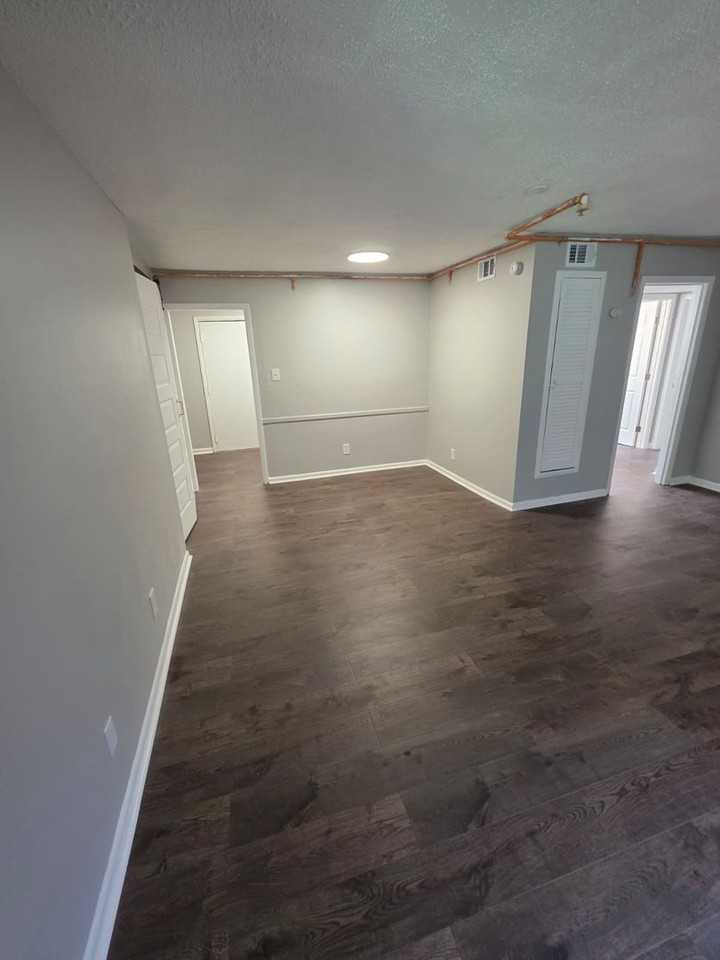 640 Glendale Pl Se - Photo 4 of 20