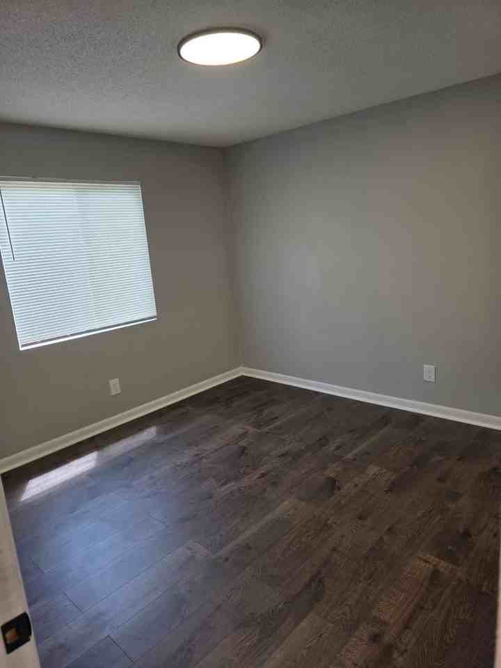 640 Glendale Pl Se - Photo 5 of 20