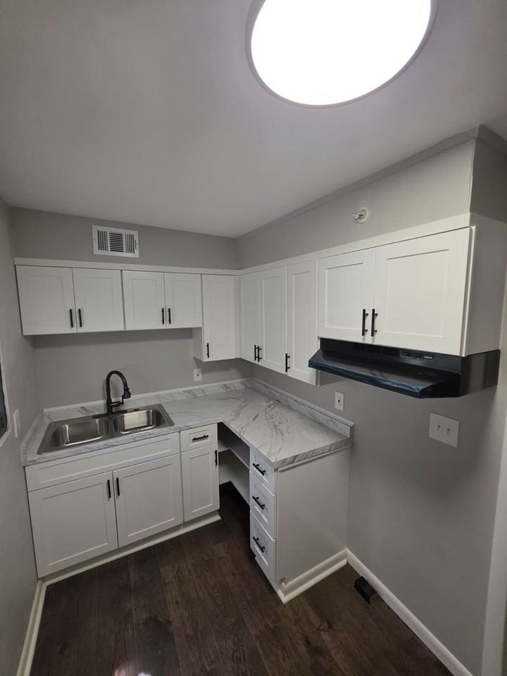 640 Glendale Pl Se - Photo 7 of 20