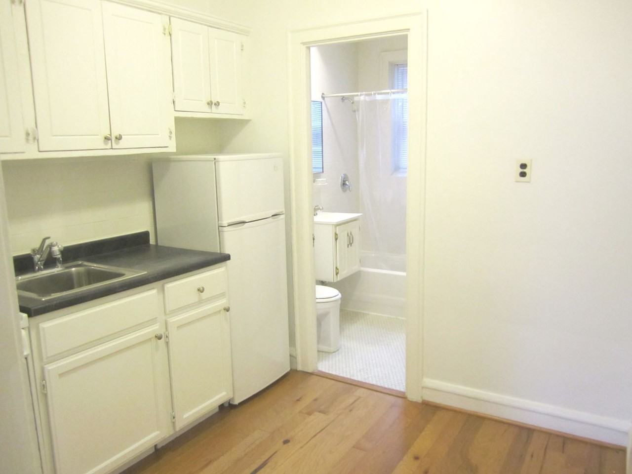 Winthrop Manor - Photo 3 of 4