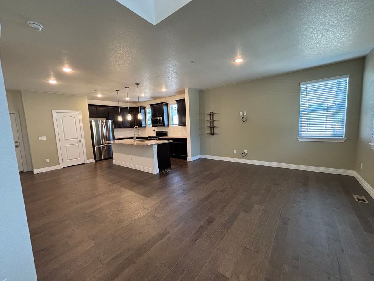 1169 Bon Homme Richard Dr - Photo 5 of 19