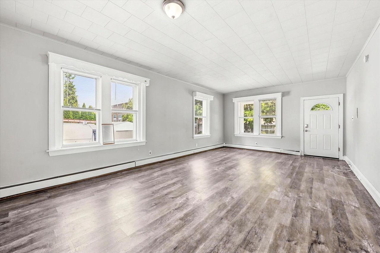 121 Sharpless St - Photo 2 of 19