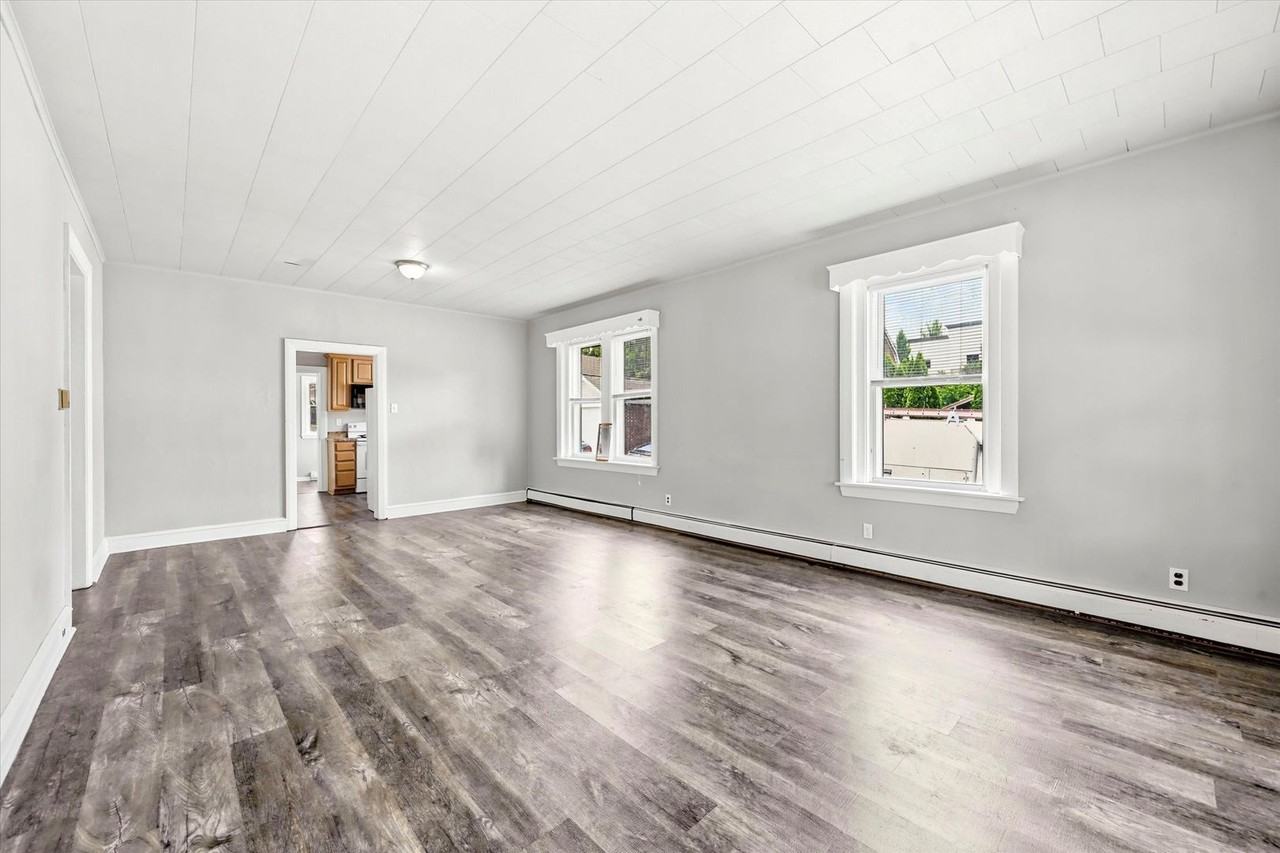 121 Sharpless St - Photo 3 of 19