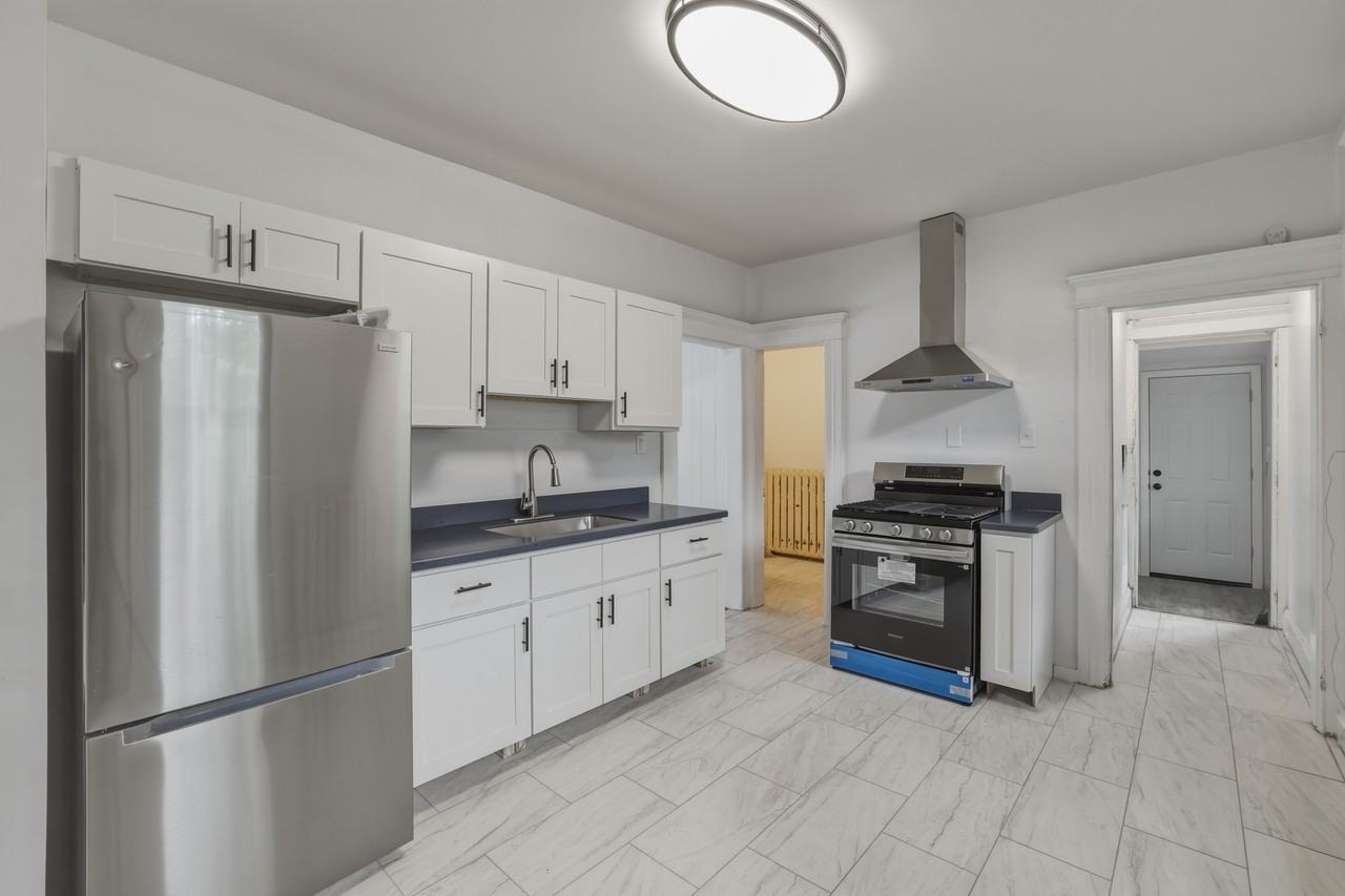 152 Dekalb Ave #1 - Photo 3 of 9