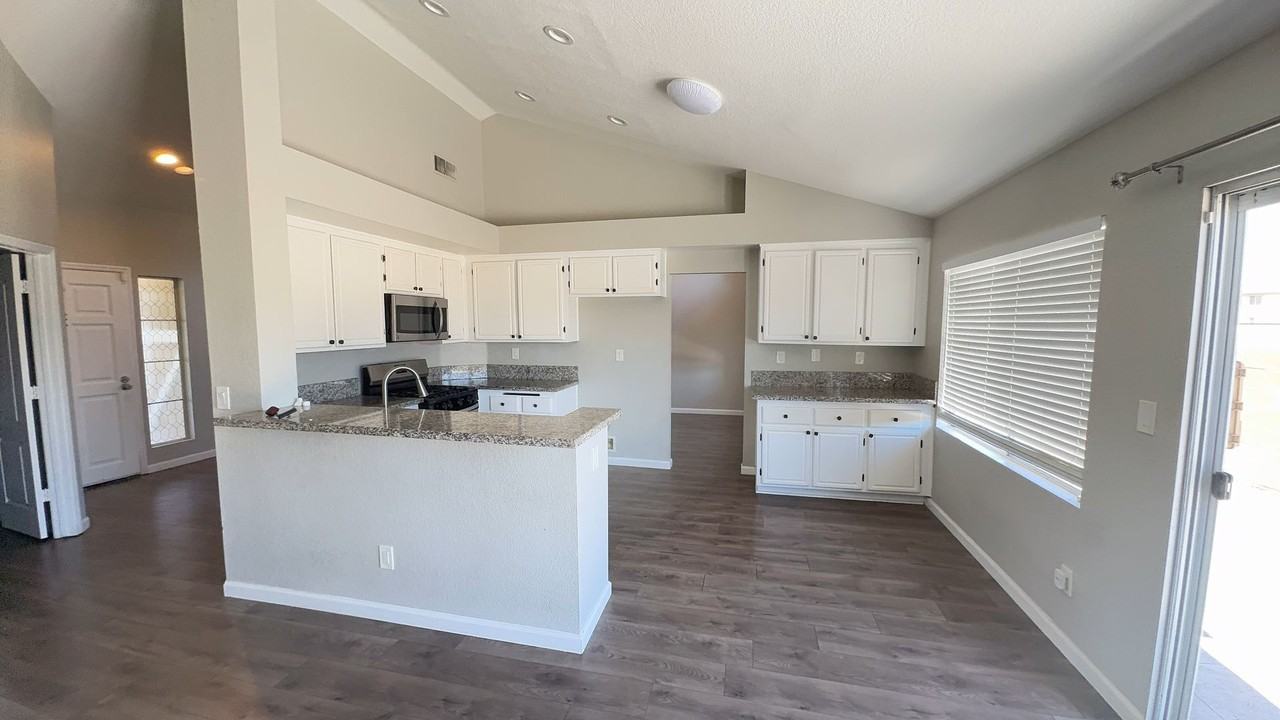 28870 Somme Ct - Photo 2 of 11
