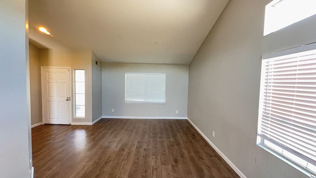28870 Somme Ct - Photo 5 of 11
