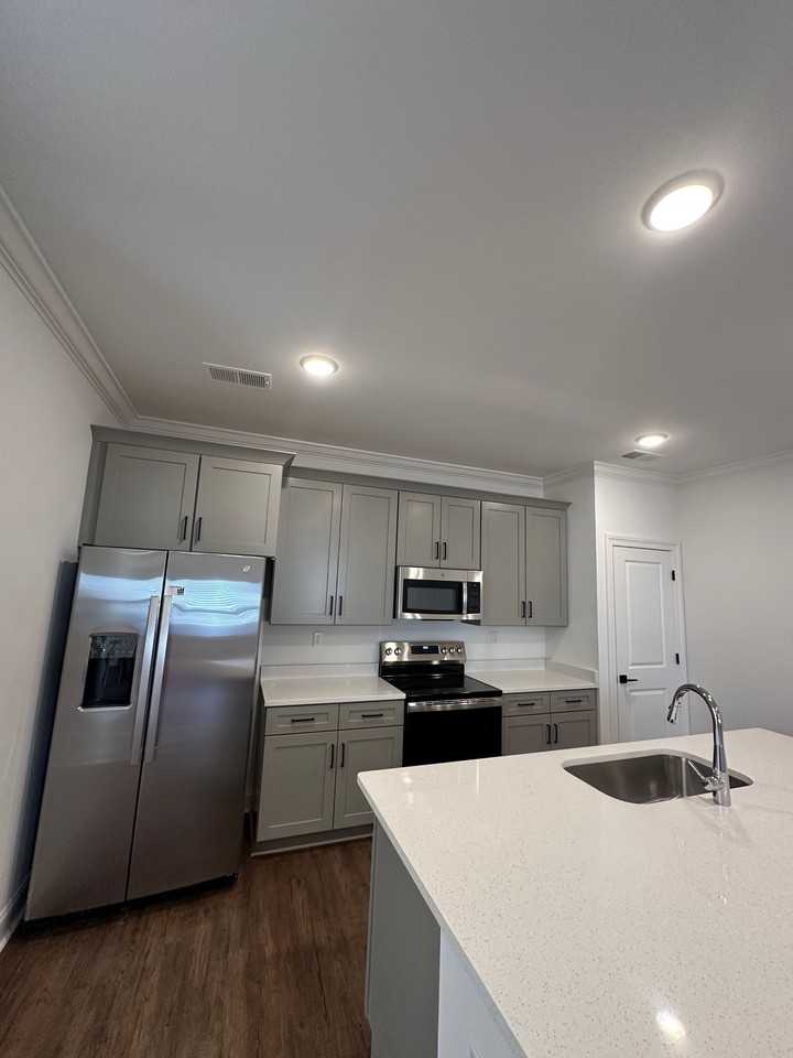 636 Cottage Grove Cir #1 - Photo 5 of 19