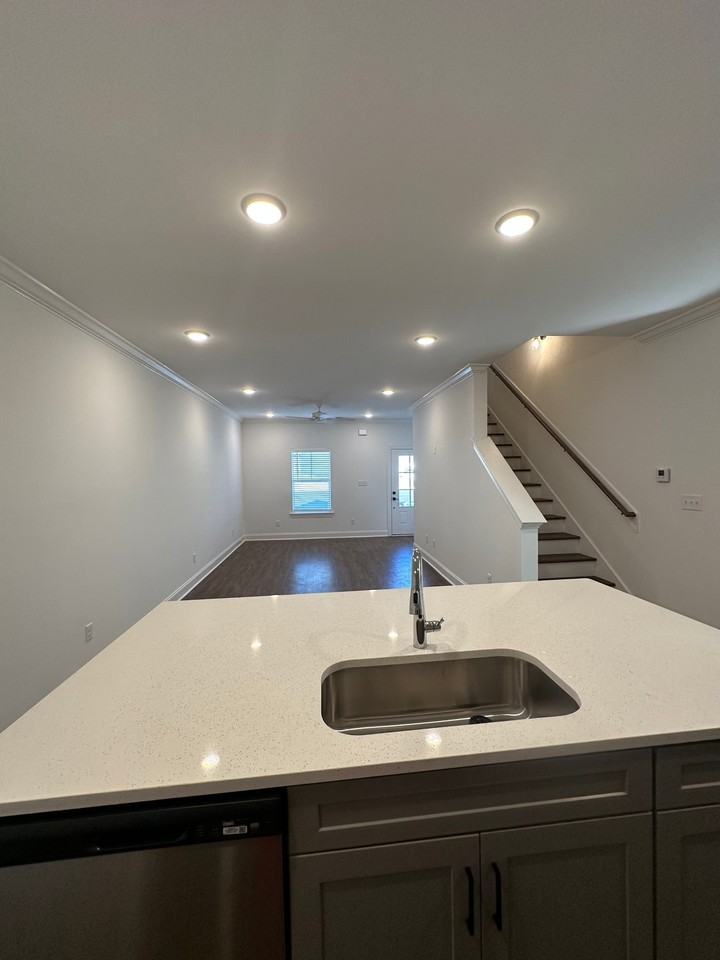 636 Cottage Grove Cir #1 - Photo 6 of 19