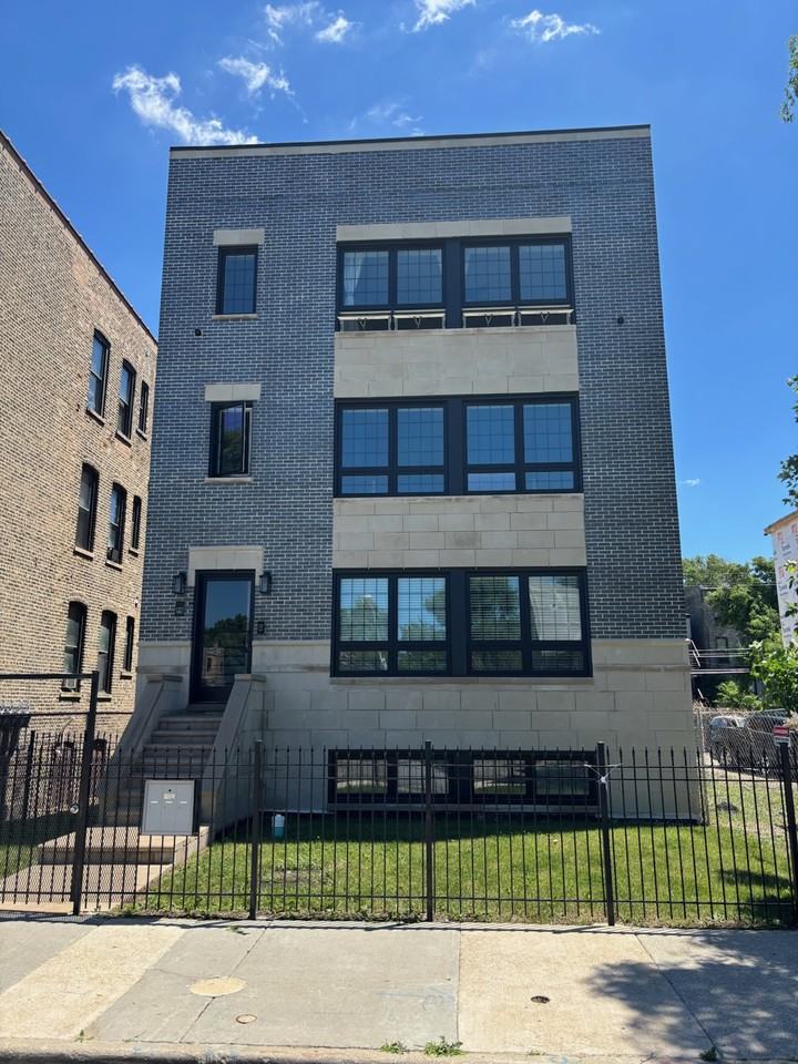 1327 S Fairfield Ave #3 - Photo 5 of 9